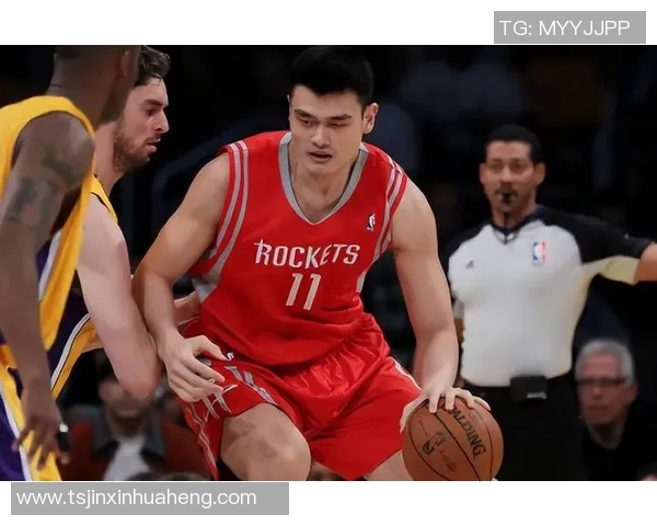 姚明在NBA赛场上如何压制对手展现中国篮球的力量与魅力