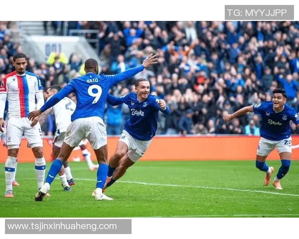 曼联主场狂胜巴黎圣日耳曼五球大捷绝杀时刻引发全场狂欢 曼联主场狂胜巴黎圣日耳曼五球大捷绝杀时刻引发全场狂欢
