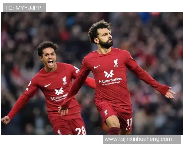 足总杯激战：那不勒斯与拜仁战成平局神扑瞬间引发全场热议